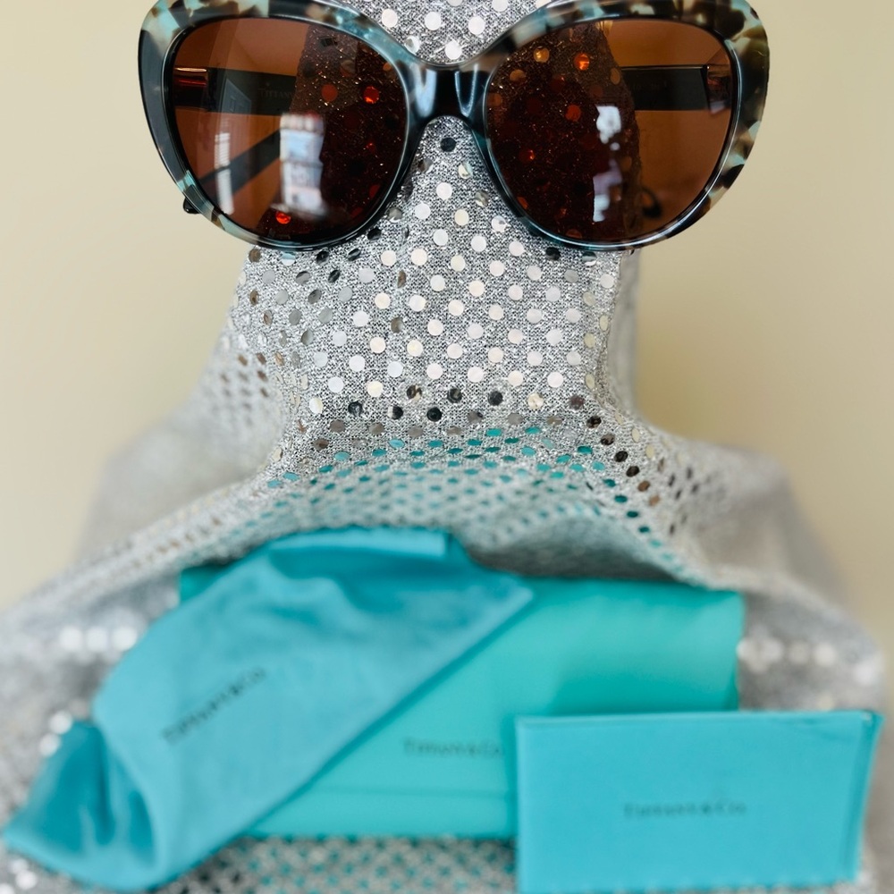 Tiffany & Co Classic Tortoiseshell Sunglasses w/ cloth, case, and non-Rx lenses.